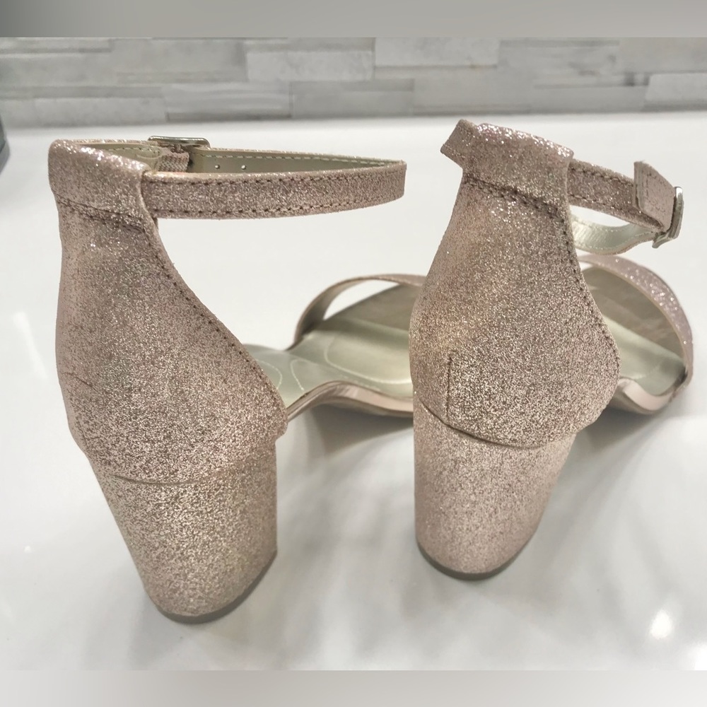 Bandolino Armry Sandal, Beautiful light pink Sparkle, Size 8M, New in Box - Picture 4 of 6